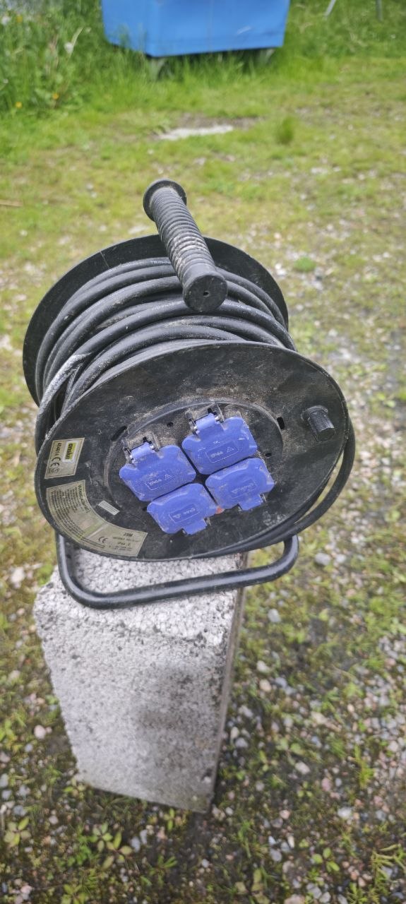 Kabelvinda 25 m ip44 med 4 uttag