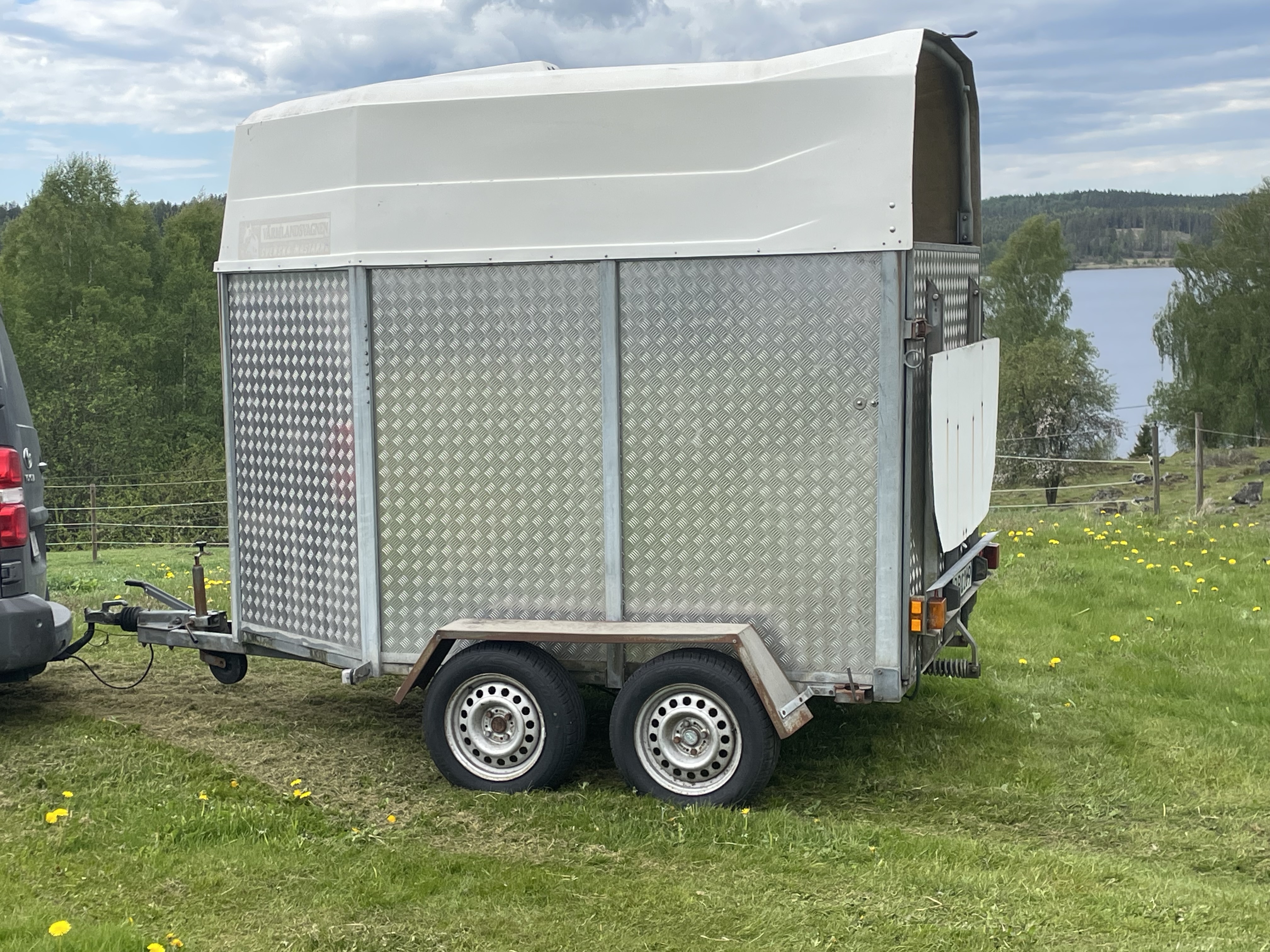 Kraftigt hästsläp, djurtransport, flyttsläp, skåpsläp, 