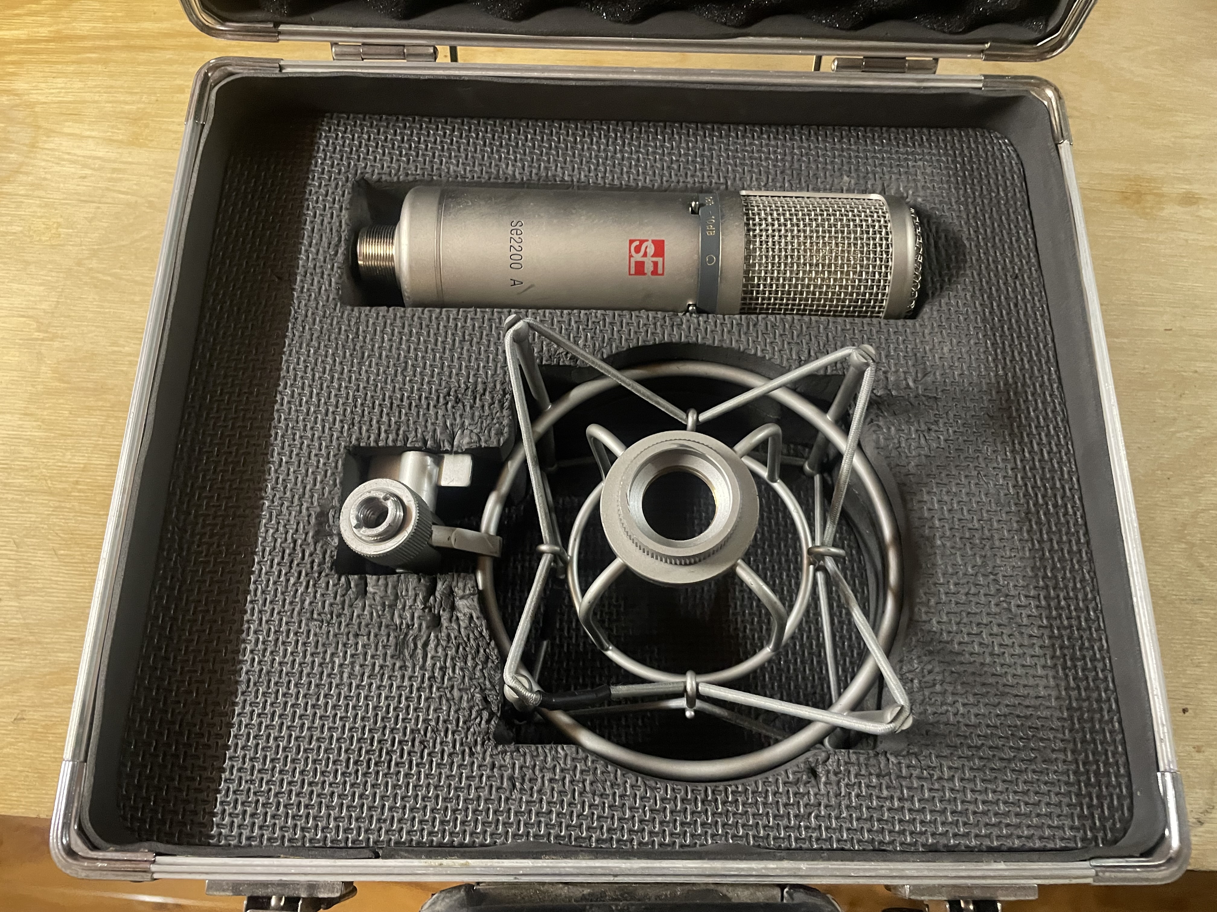 Se2200a condenser microphone 