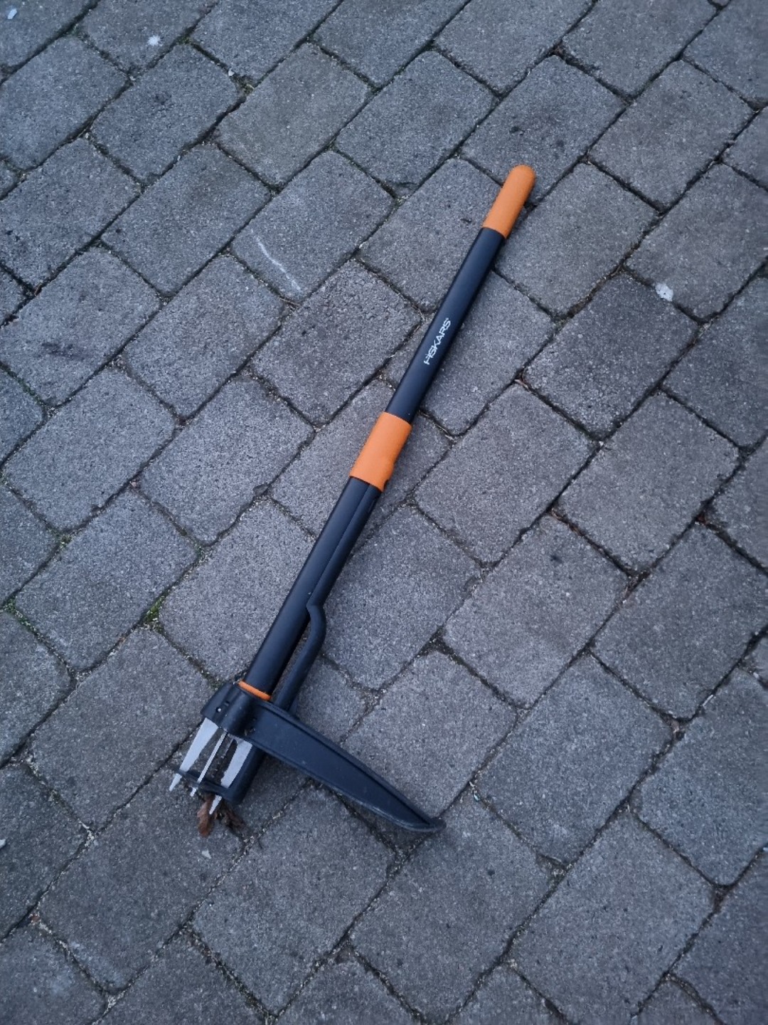 Ogräsuppdragaren fiskars