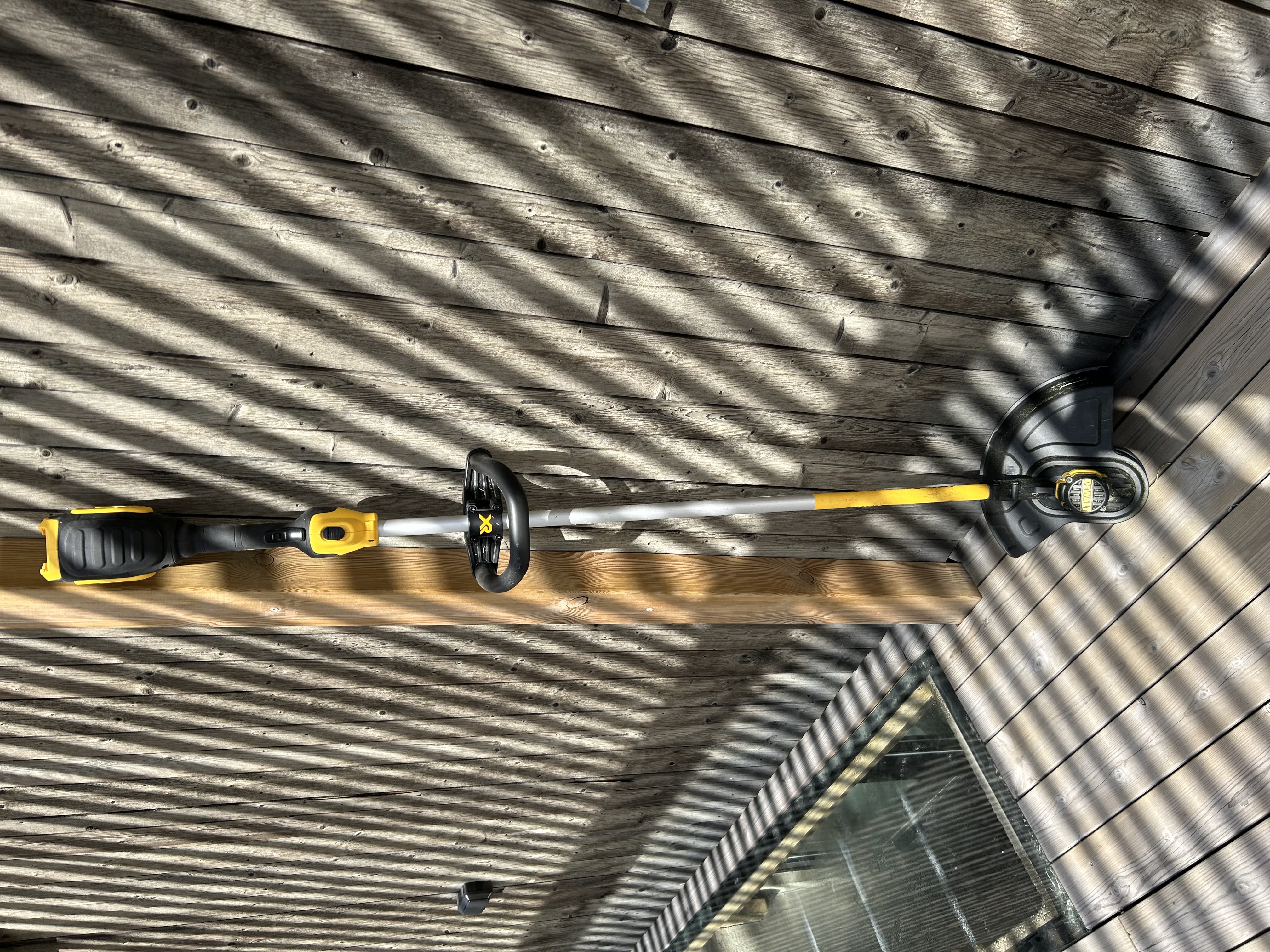 Dewalt dcm561pb-qw grästrimmer 18v (med batteri)