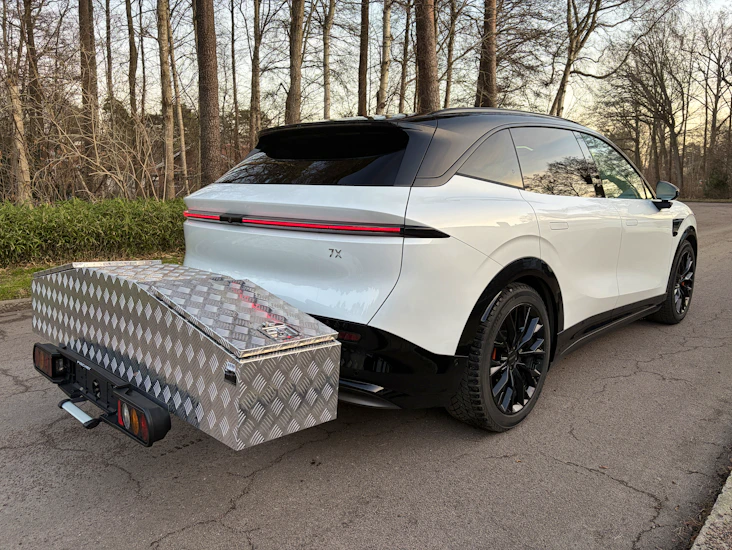 Bakmonterad lastbox – smidig & bränsleeffektiv året runt