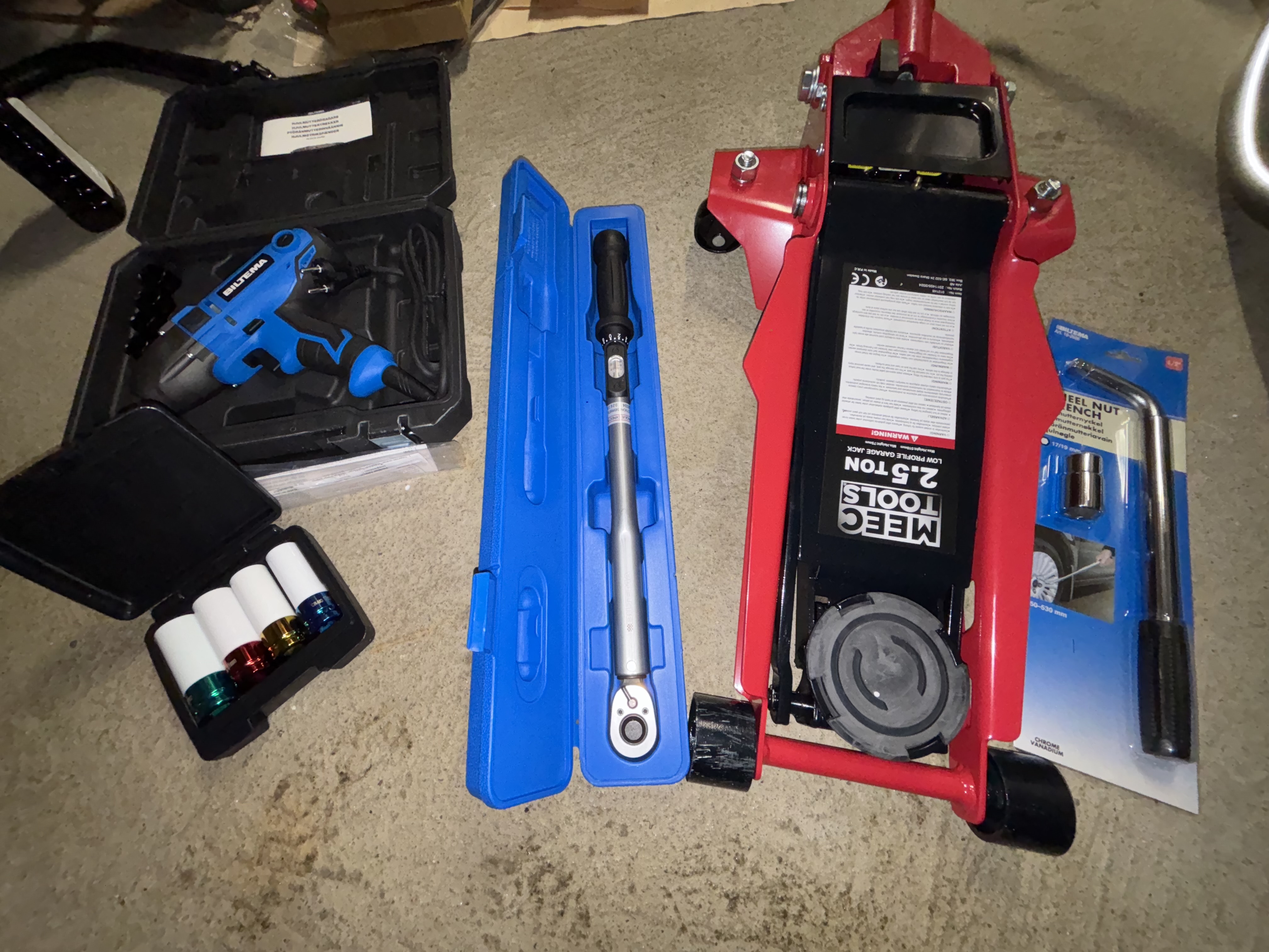 Tire change tools, all you need. including for tesla