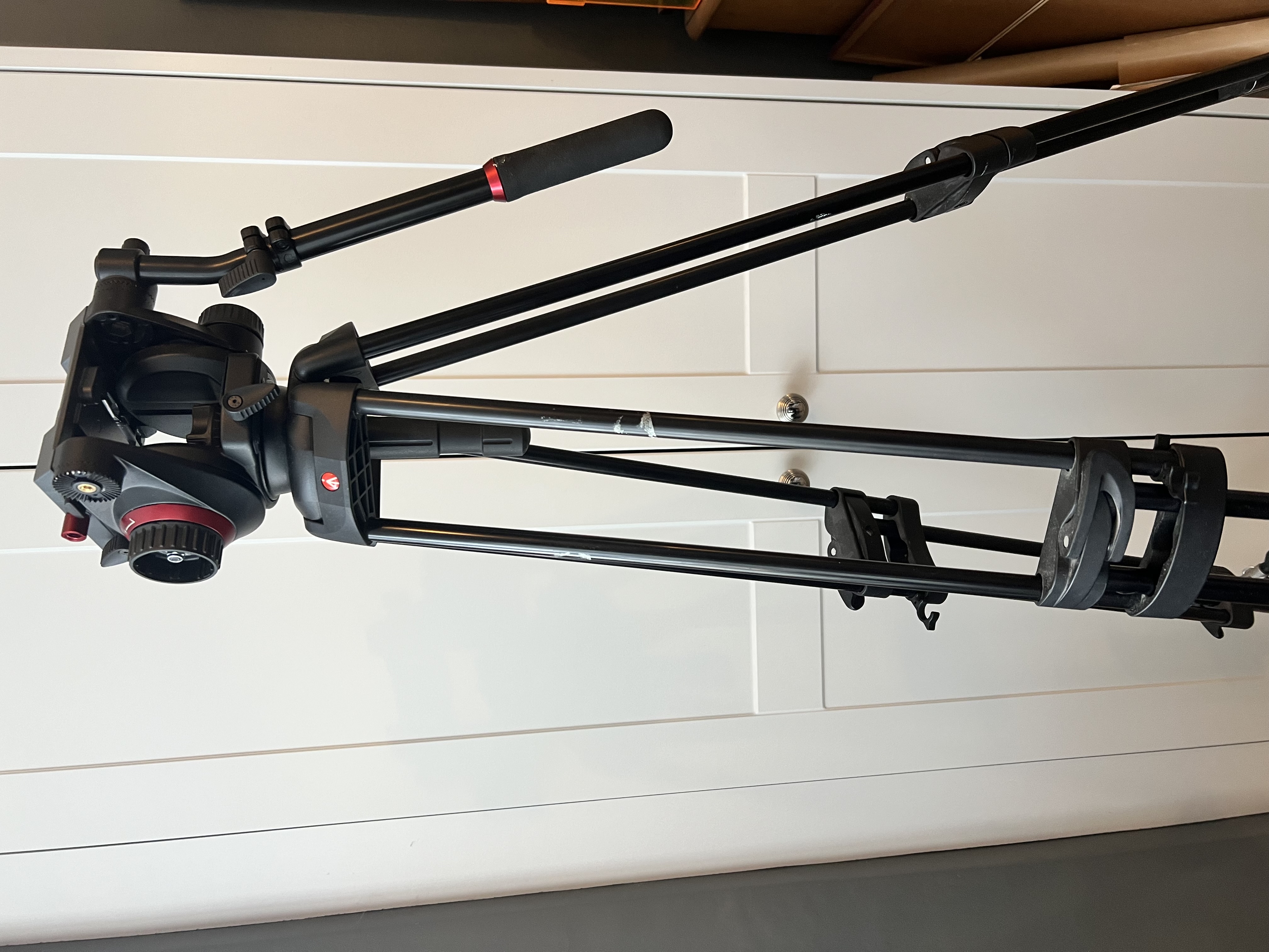 Manfrotto 546b + 504hd fluid head