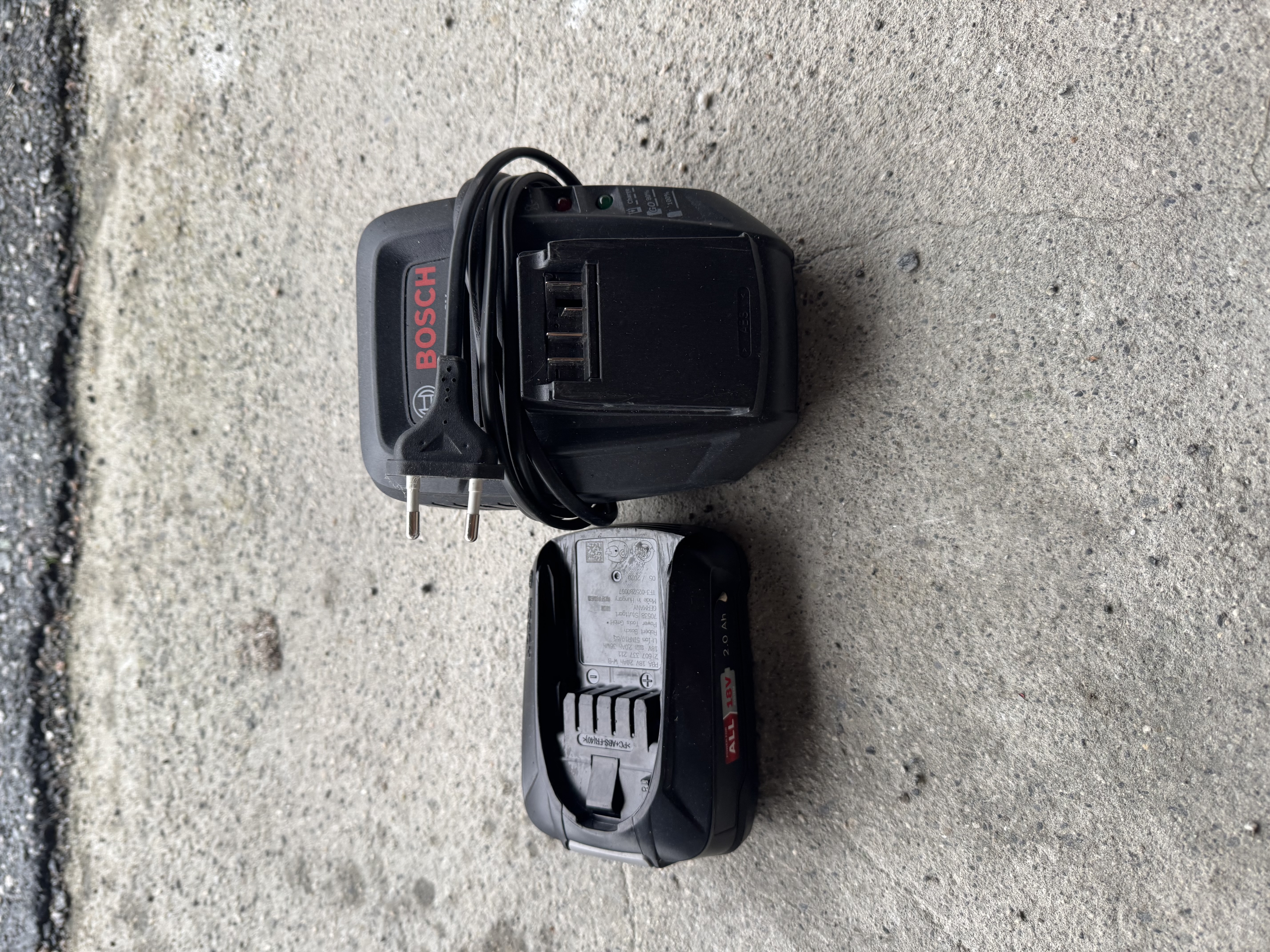 Batteri og batterilader bosch 