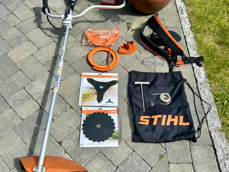 Stihl fs 131 - kraftig bensindrevet ryddesag / trimmer til leie.
