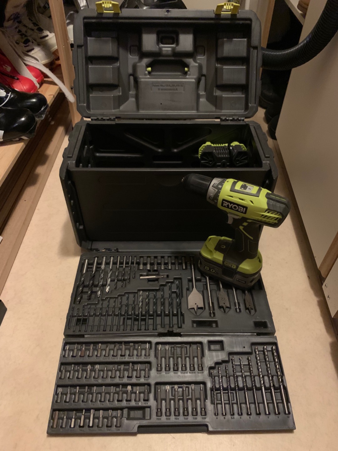 Ryobi boreskrutrekker på batteri