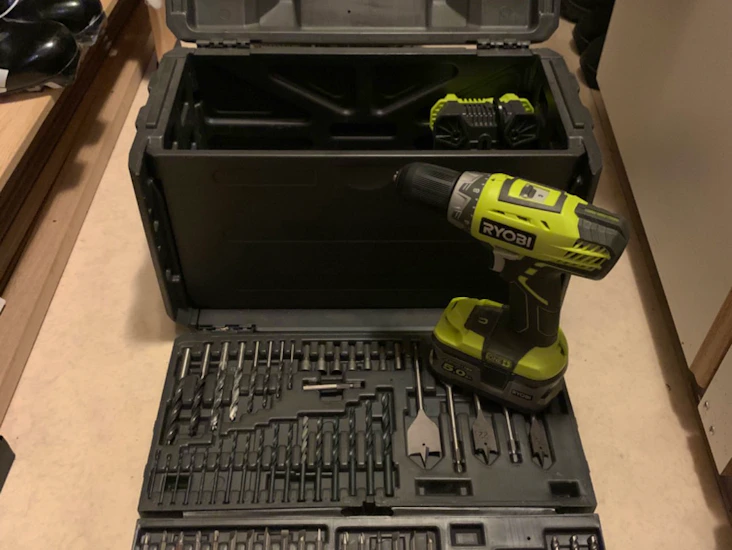 Ryobi boreskrutrekker på batteri