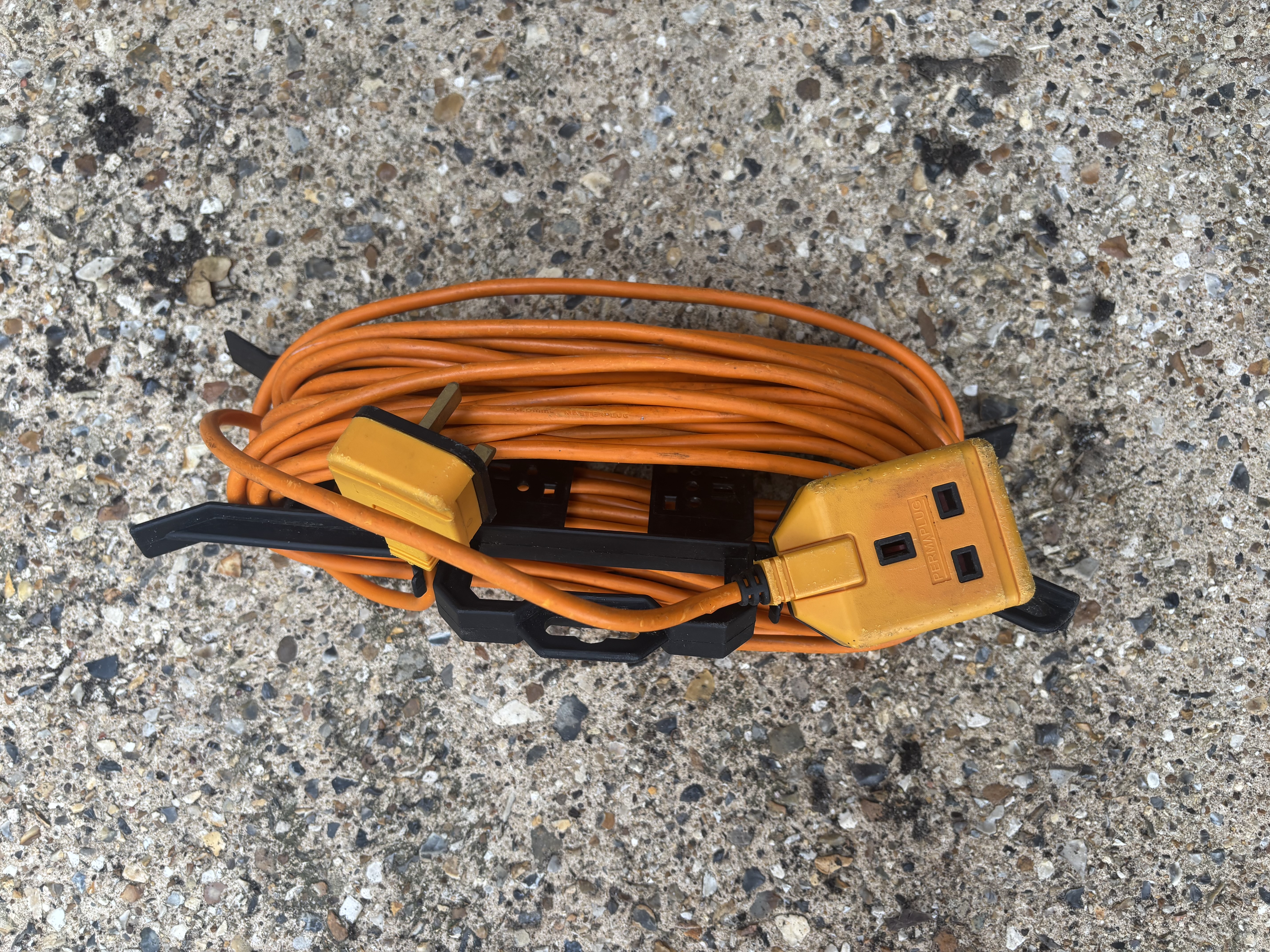 Masterplug outdoor 1 socket orange 15m extension lead