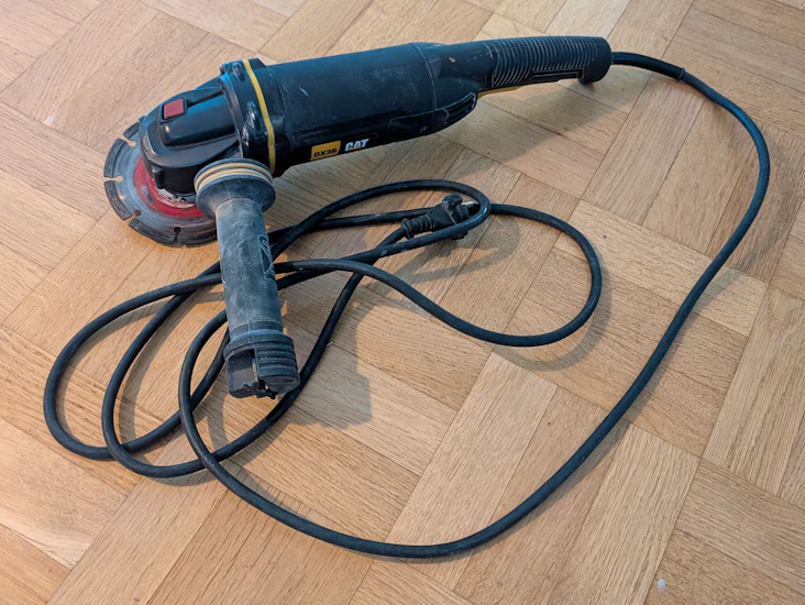 Vinkelslip med handtak och tillbehör