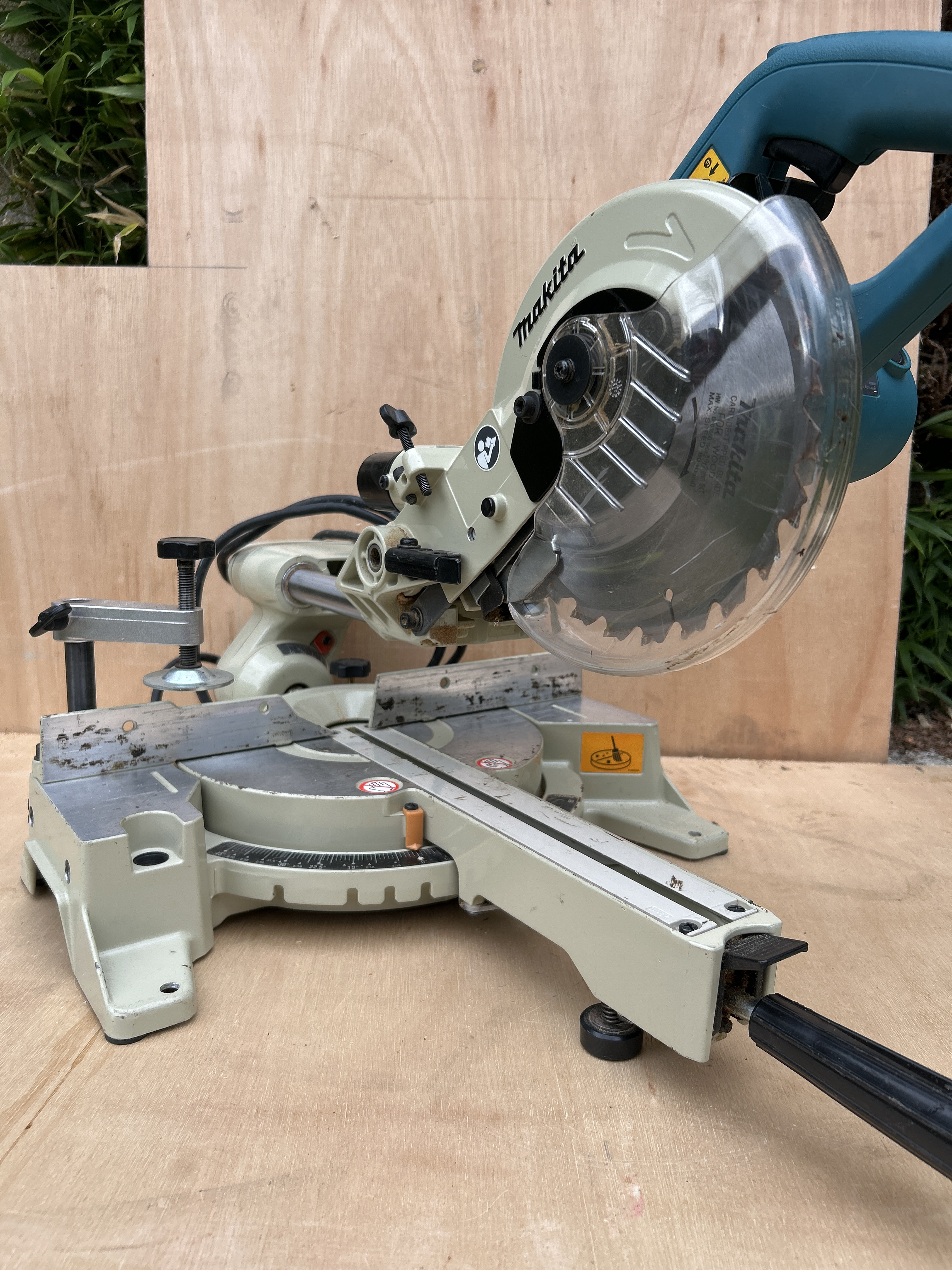 Makita ls0714 sliding compound mitre saw