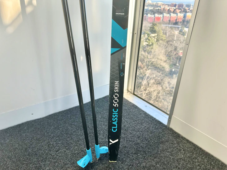 Längdskidor och stavar