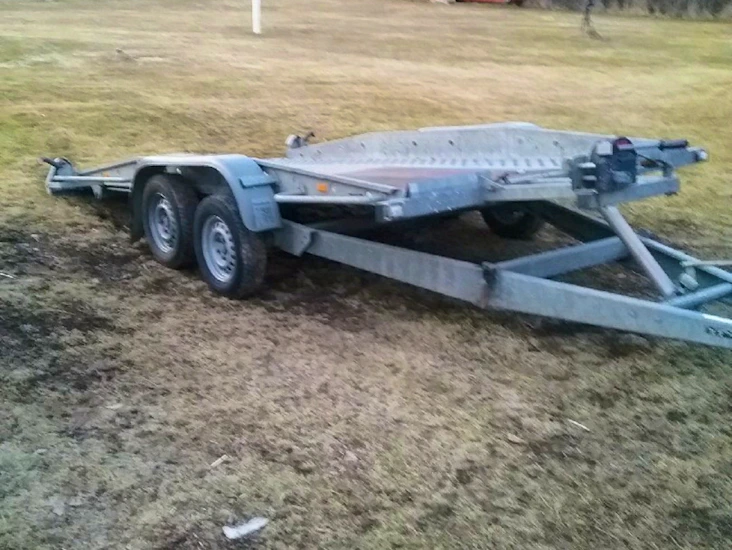 Biltrailer biltransport bilsläp, 2500kg, tipp