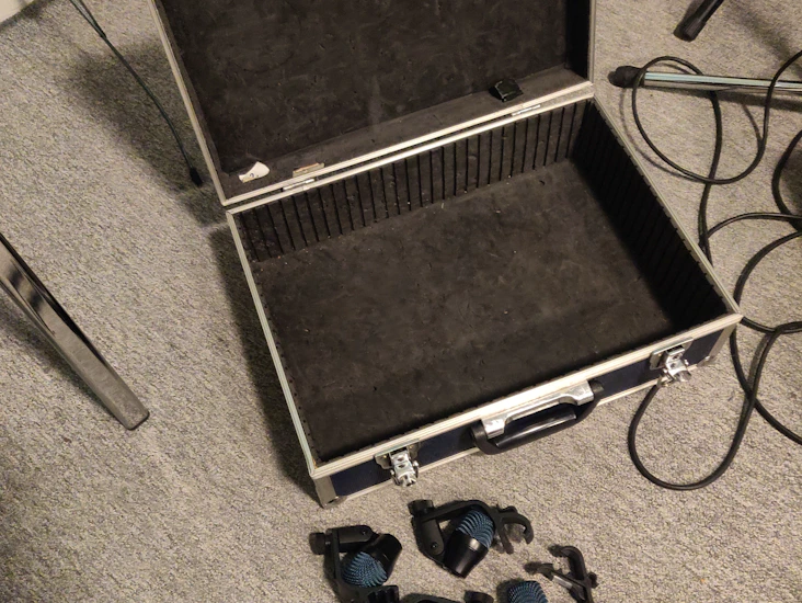 4 styck sennheiser e904, 1 väska, 2 styck svanhalsar