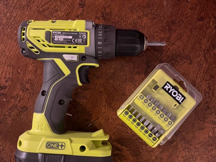 Stark sladdfri skruvdragare