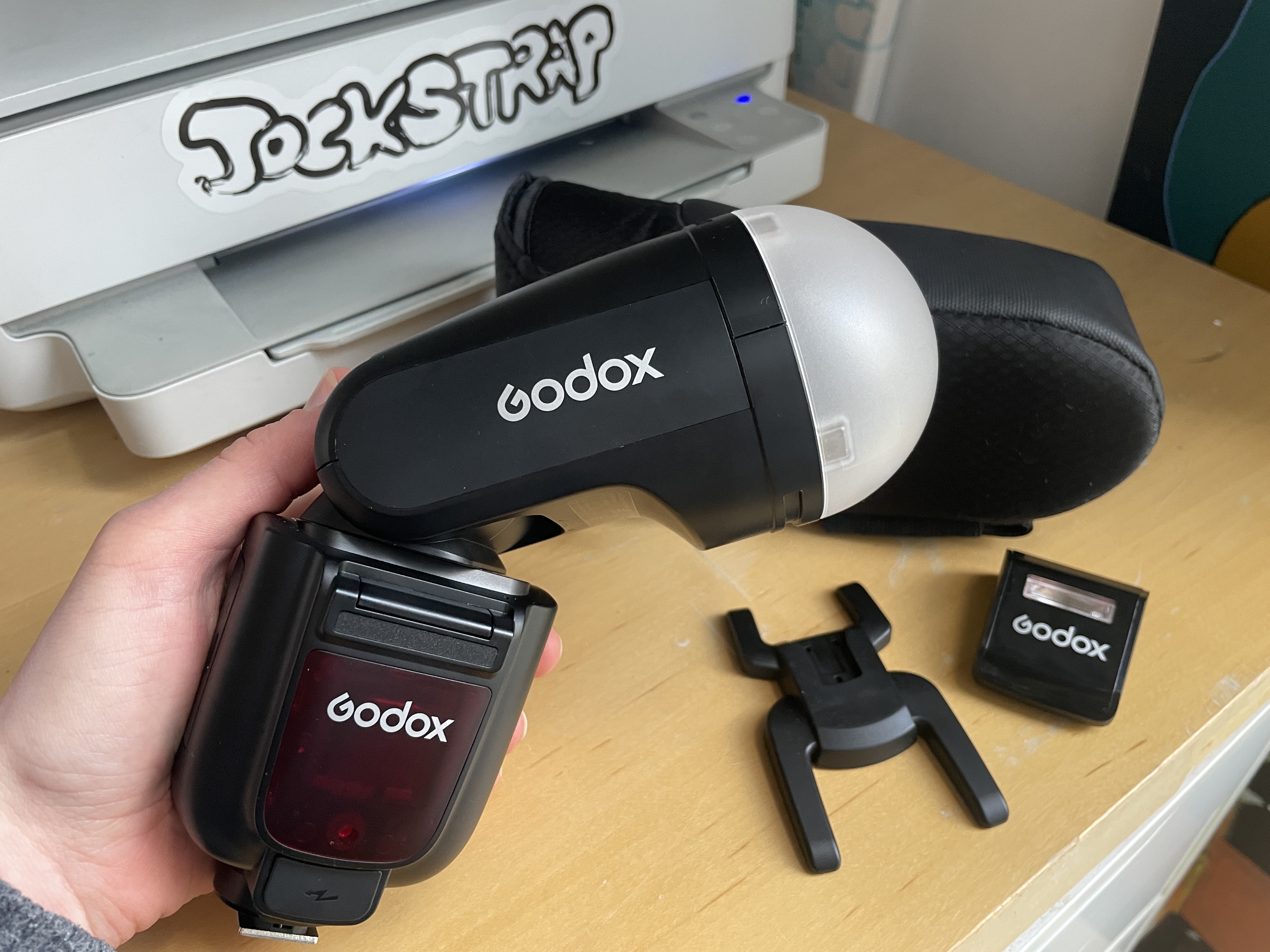 Godox v1 pro f with diffuser dome, bag, filler su-1, mini h stand