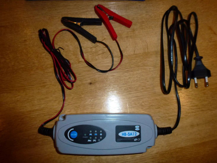 5a lader for 12 v bil, båt og m.sykkelbatteri