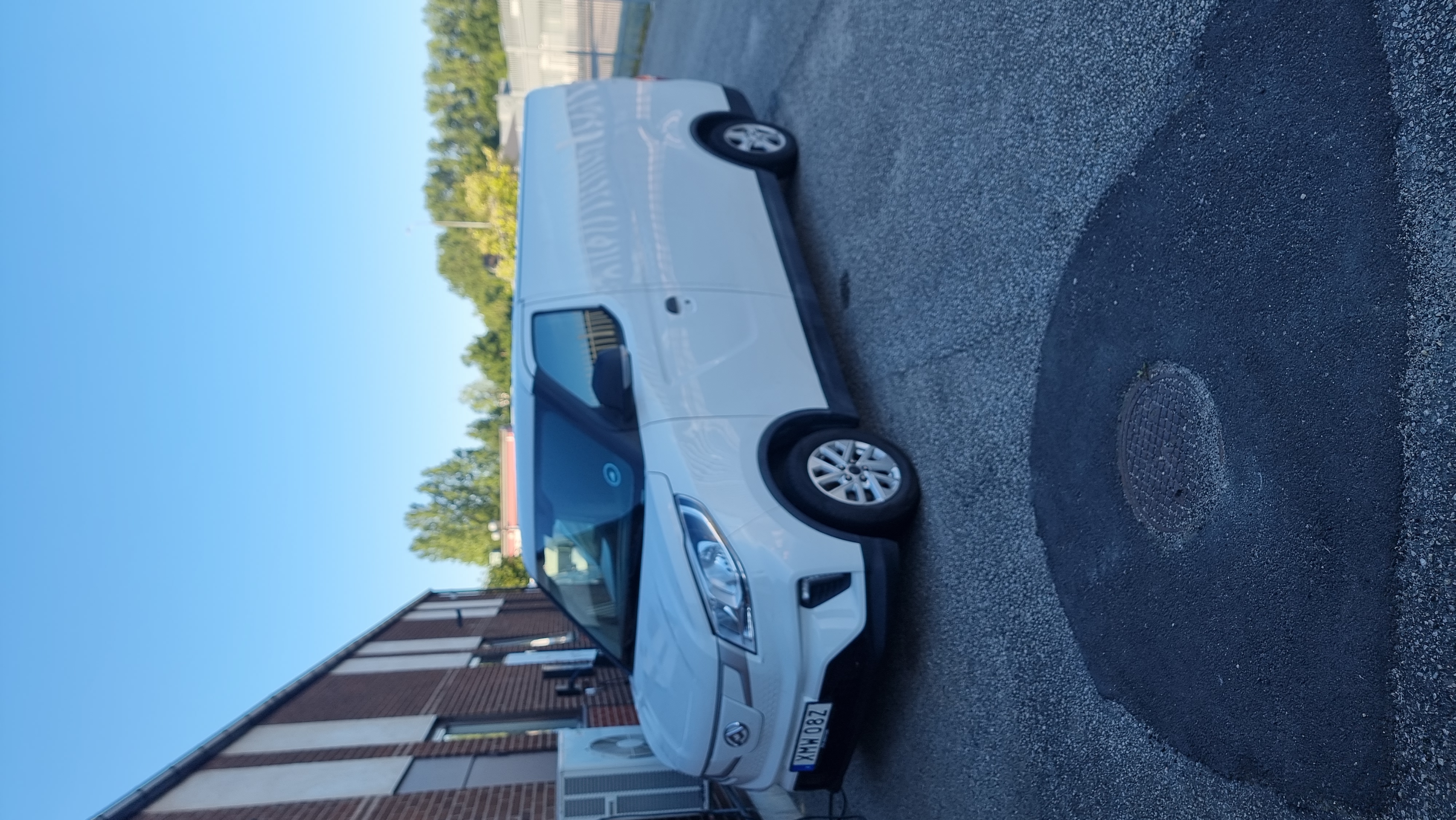 Maxus edeliver 3 - elektrisk skåpbil för flytt & transport