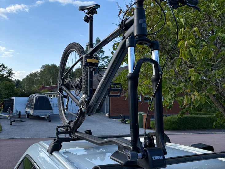 Takmonterad cykelhållare - thule