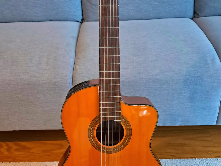 Elektroakustinen kitara (nylon) takamine gc1ce