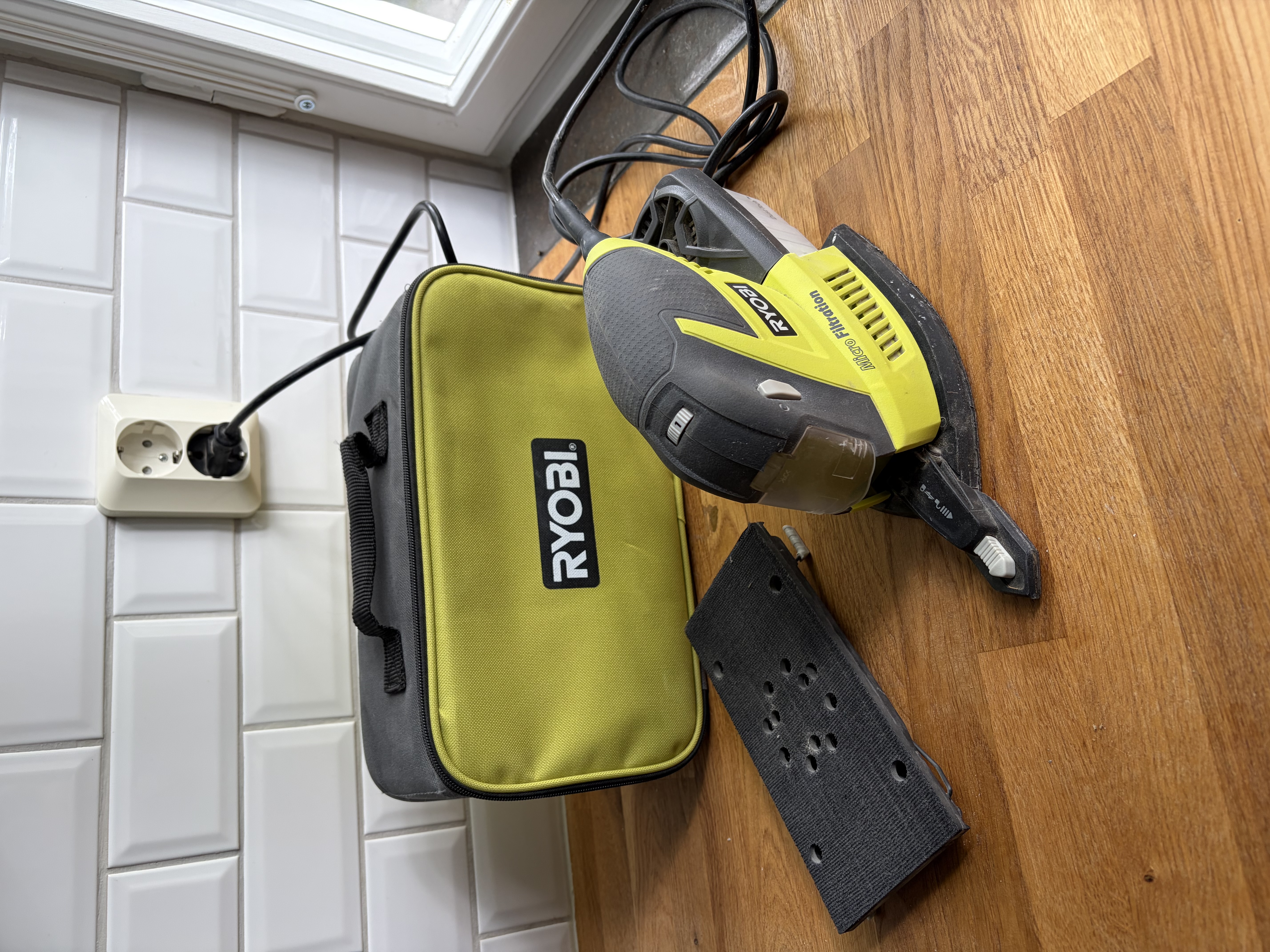 Ryobi multislip 180w / detail & corner sander