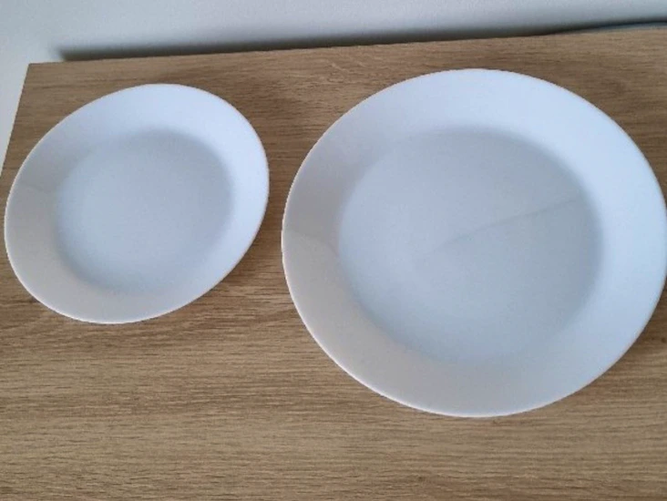 Tallrikar, skålar och vinglas