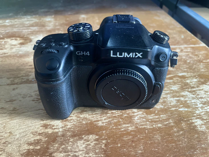 Panasonic lumix gh4 camera - mirrorless,