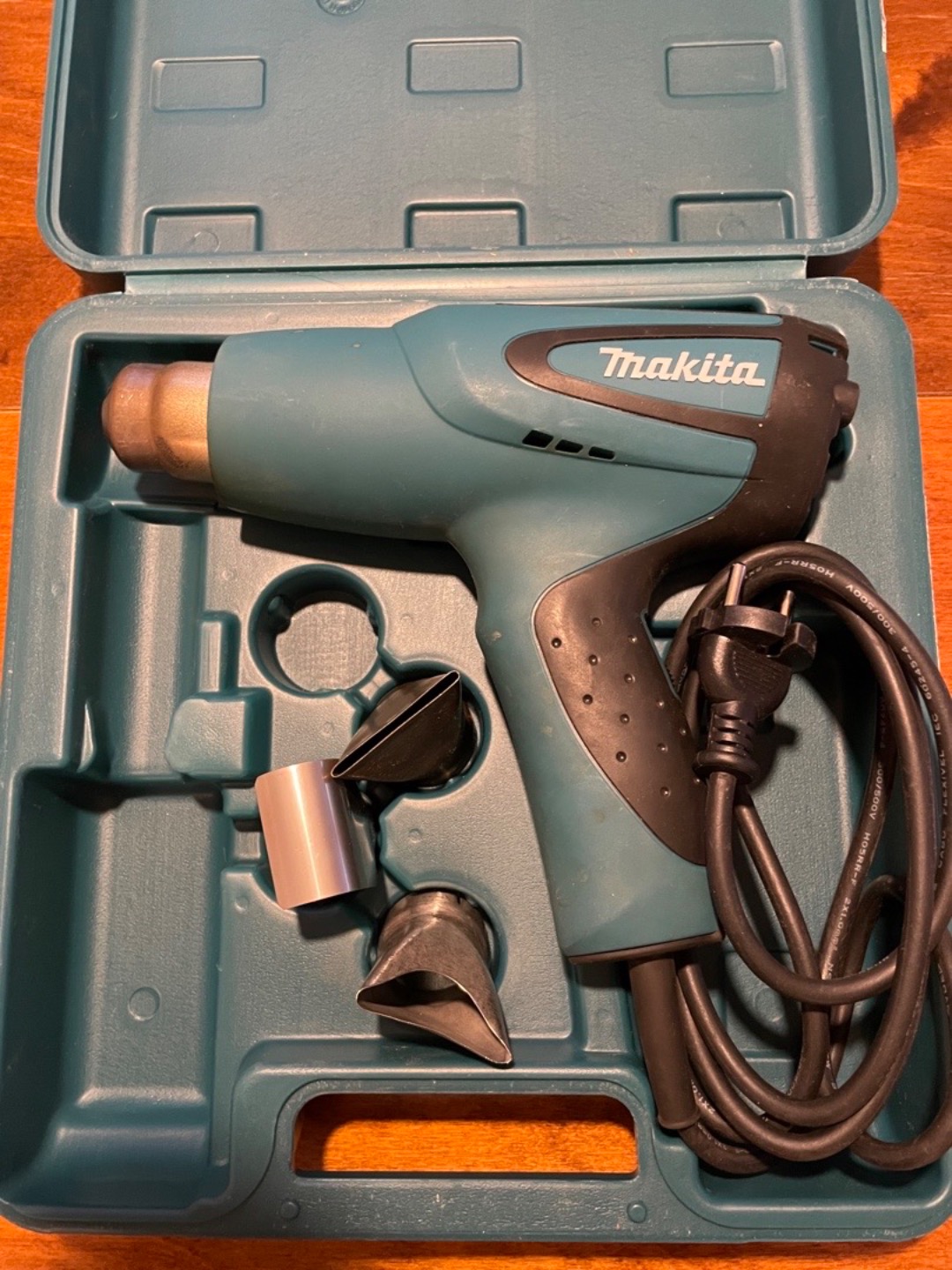 Makita varmluftspistol 1600w nätansluten.