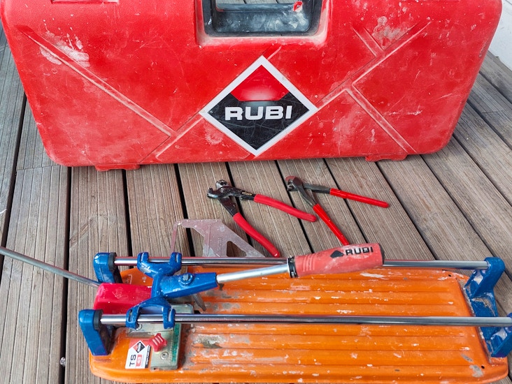 Laattaleikkuri rubi ts-43 salkussa