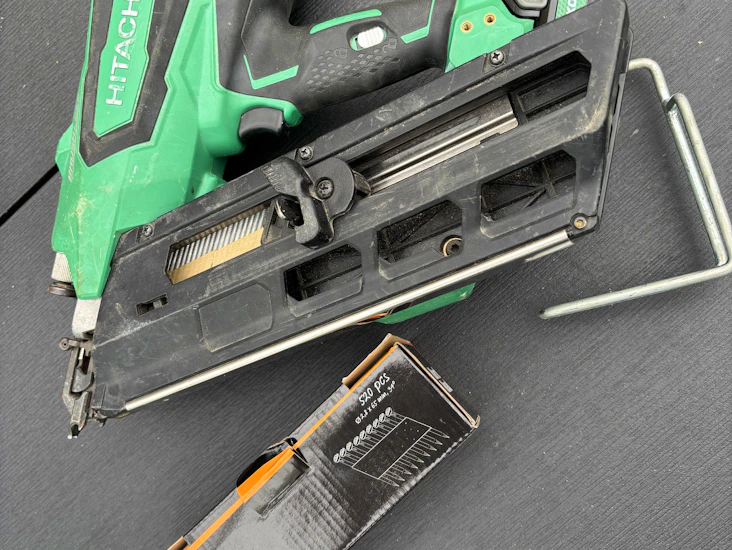 Hitachi spikpistol 1890dbcl