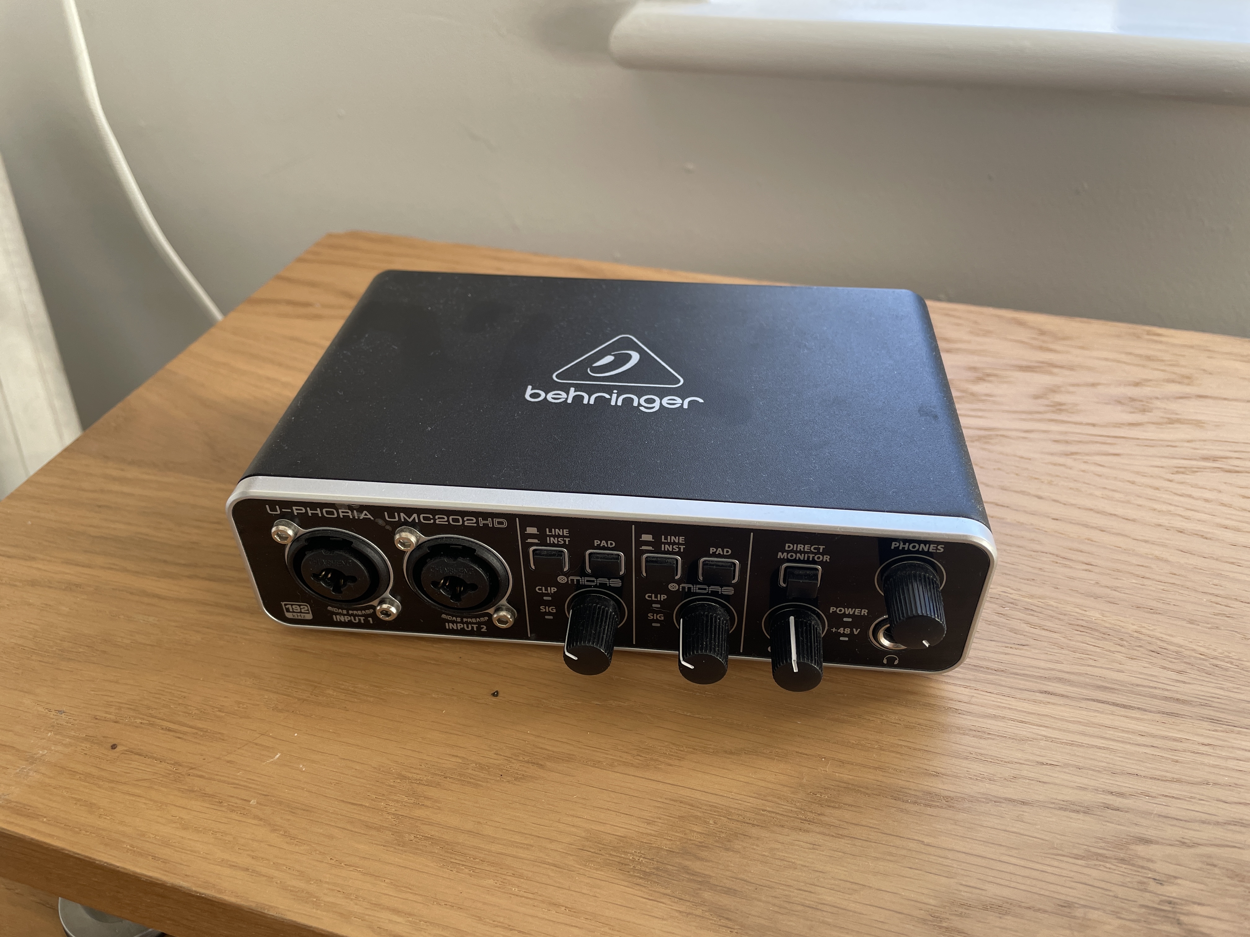 Behringer u-phoria umc202 usb audio interface