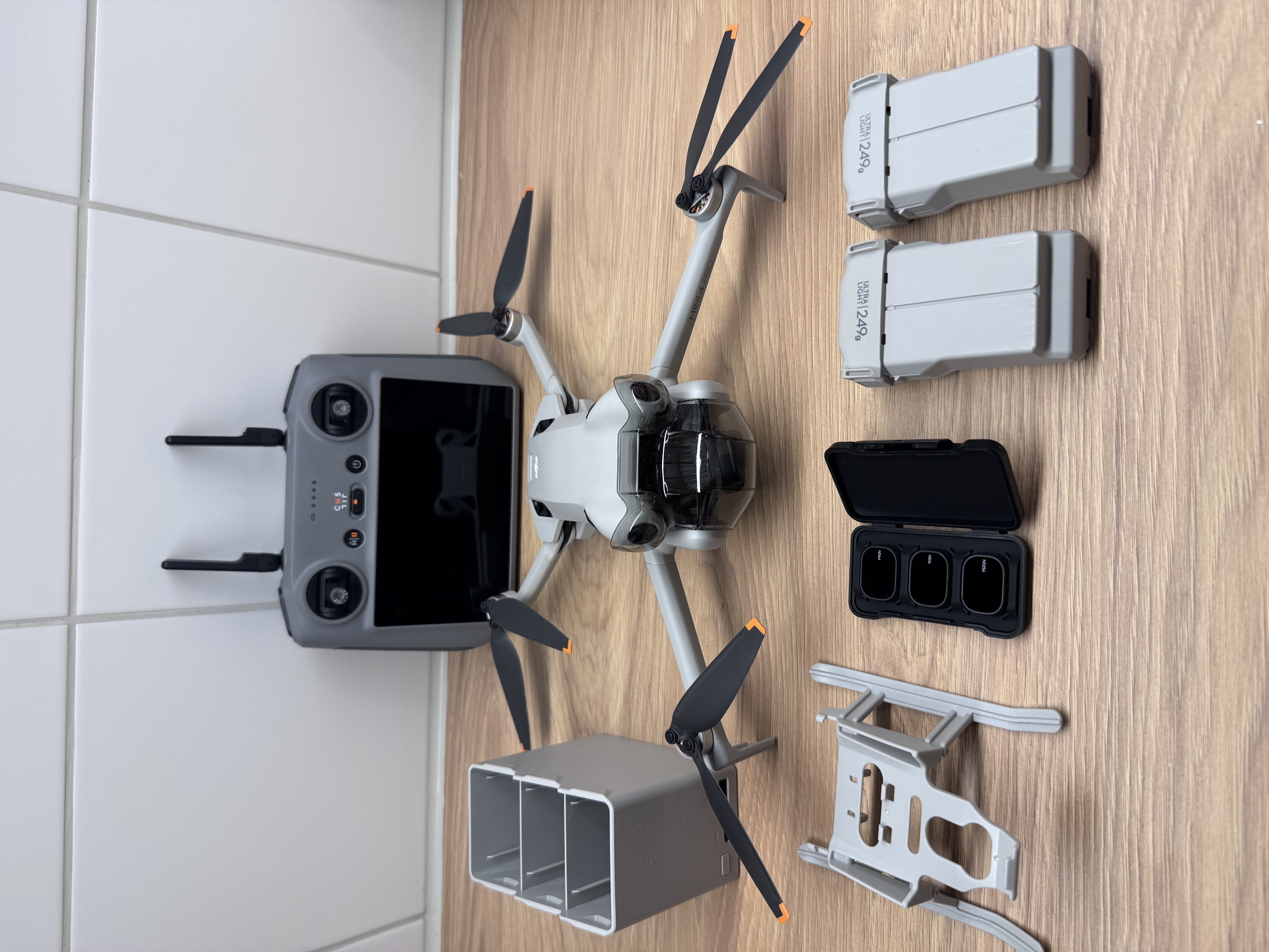 Dji mini 4 pro – uthyrning | komplett kit med tillbehör