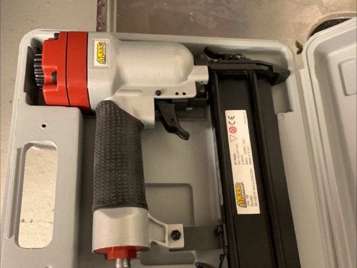 Spikpistol luftdriven