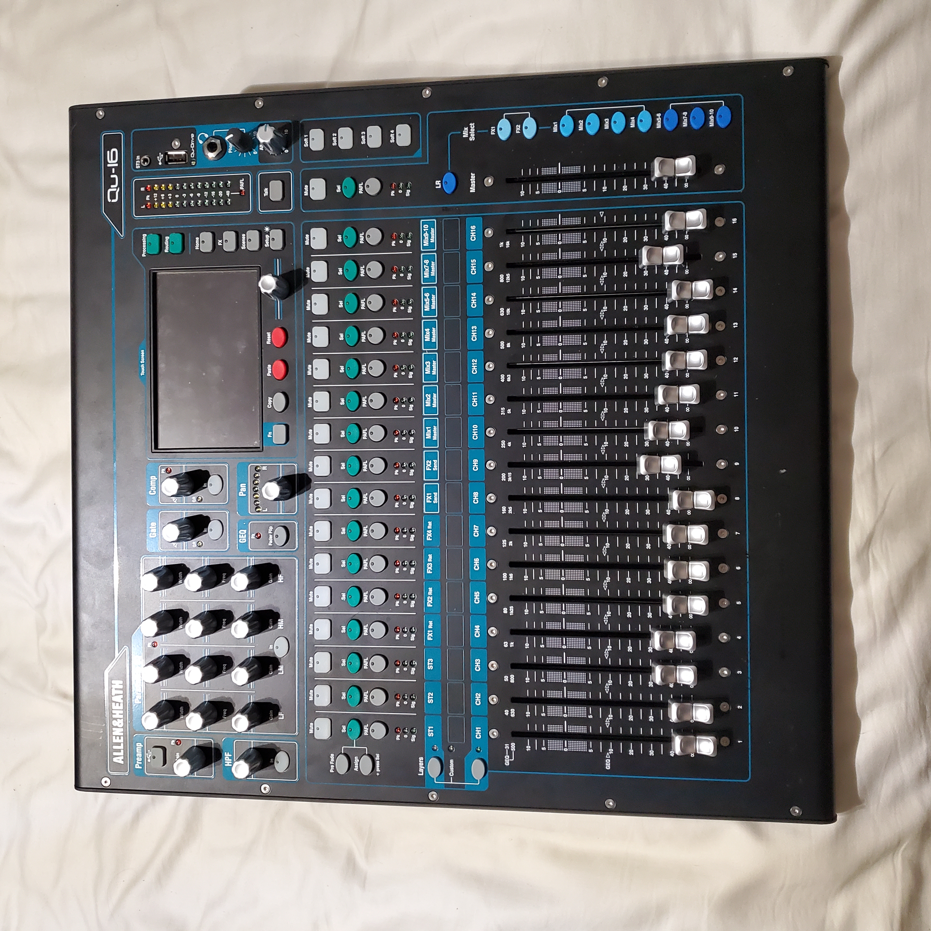 Allen & heath qu-16 16-channel digital mixer (plus pelican case)