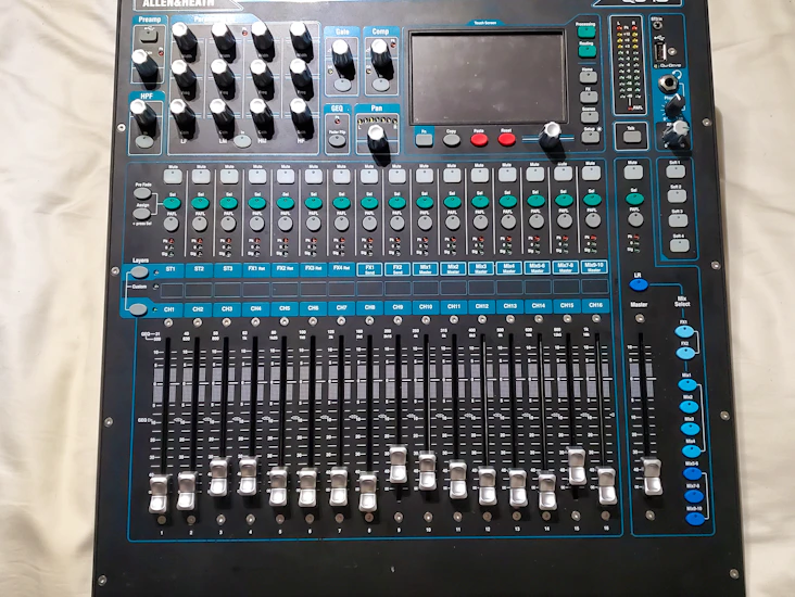 Allen & heath qu-16 16-channel digital mixer (plus pelican case)