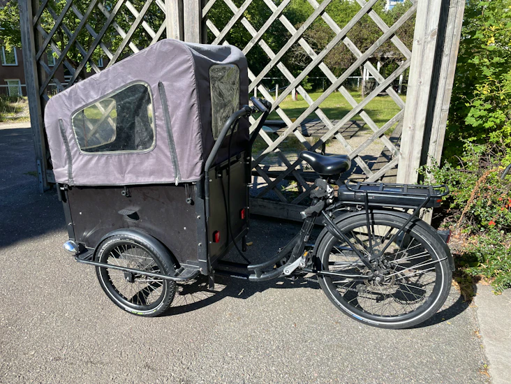 Eldriven lådcykel med plats för 4 barn eller last