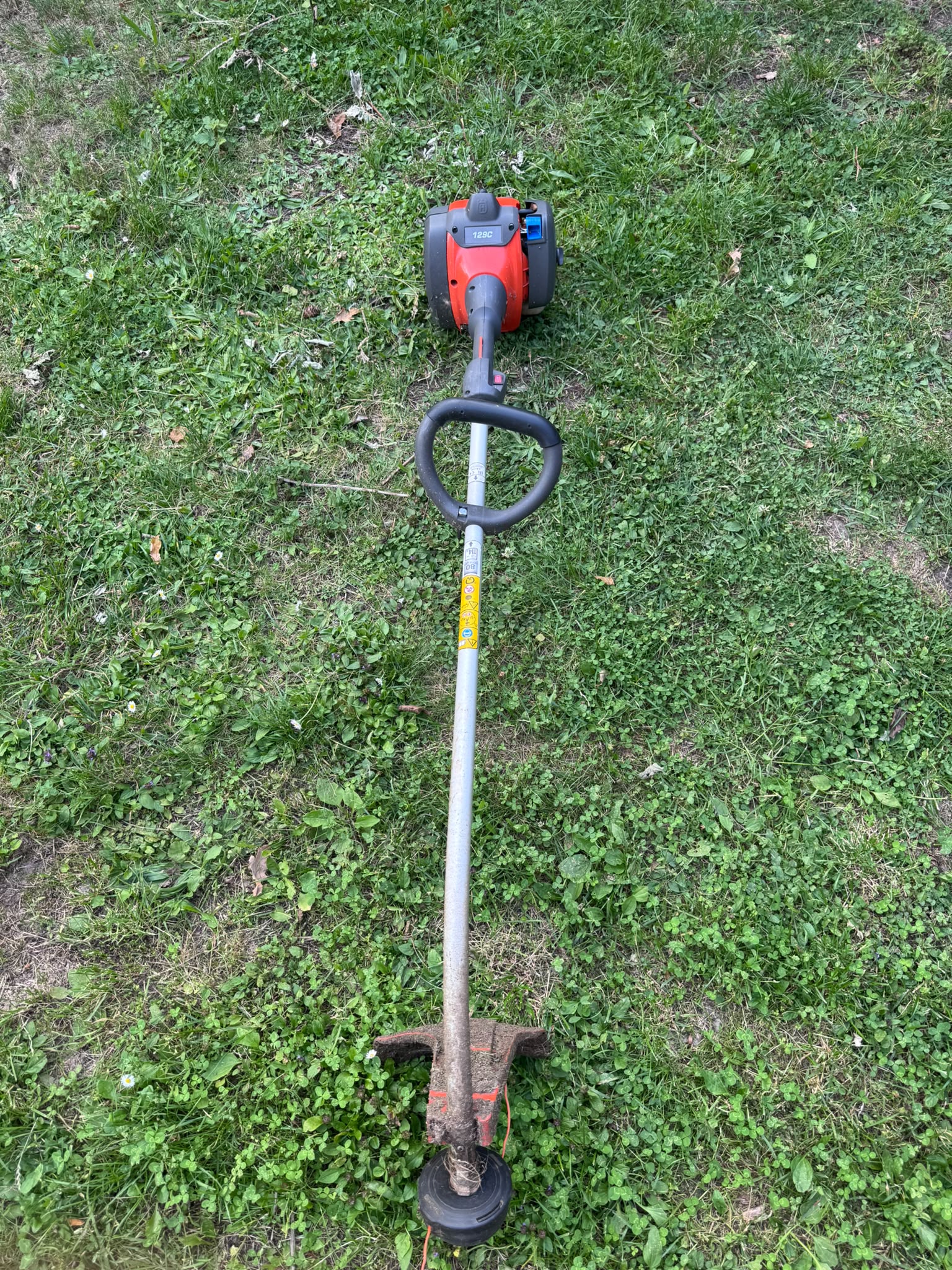 Husqvarna 129c grästrimmer – lätt, kraftfull och enkel att använda