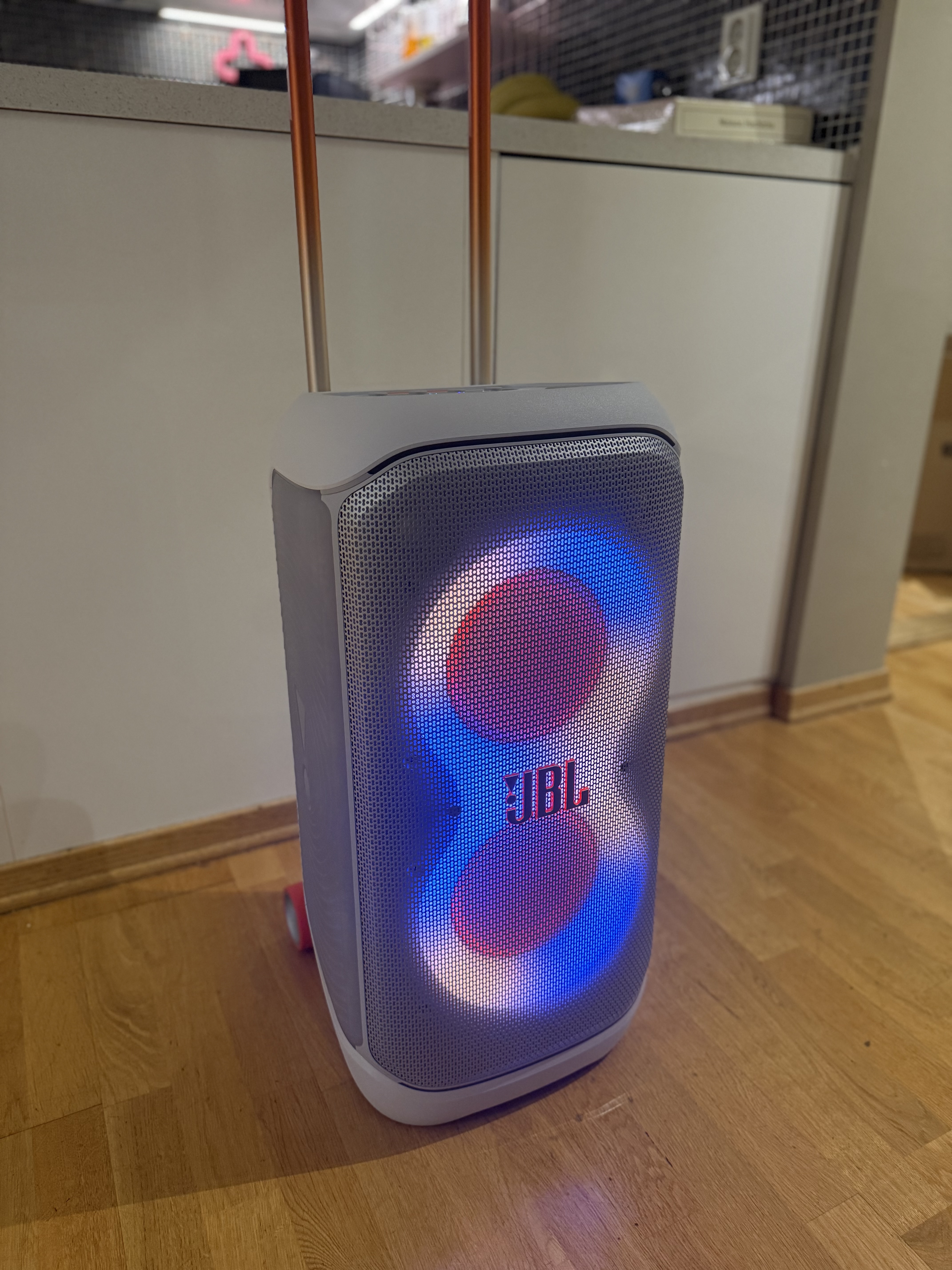 Jbl partyhøyttaler med lyseffekter og ekstra kraftig lyd