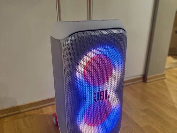 Jbl partyhøyttaler med lyseffekter og ekstra kraftig lyd