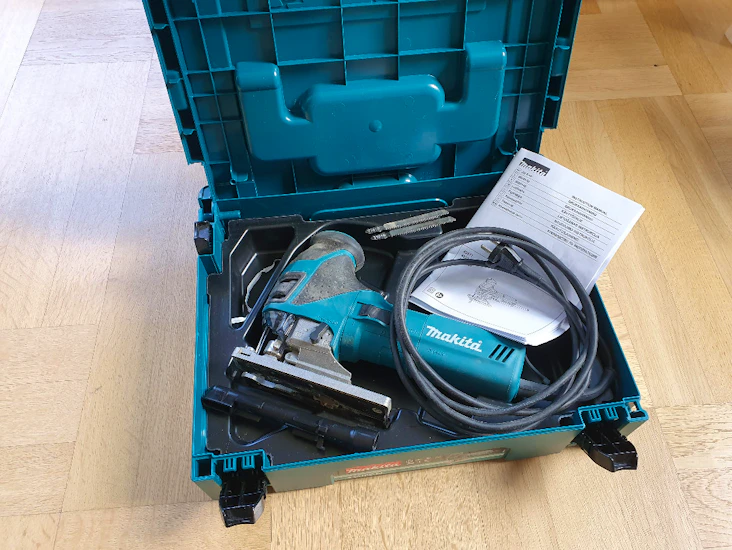 Sticksåg makita 4351fctj
