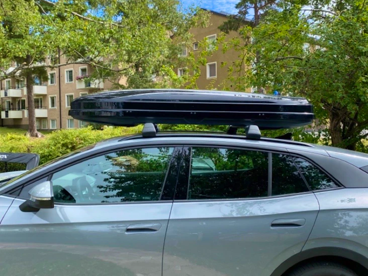 Rymlig takbox med/utan lasthållare