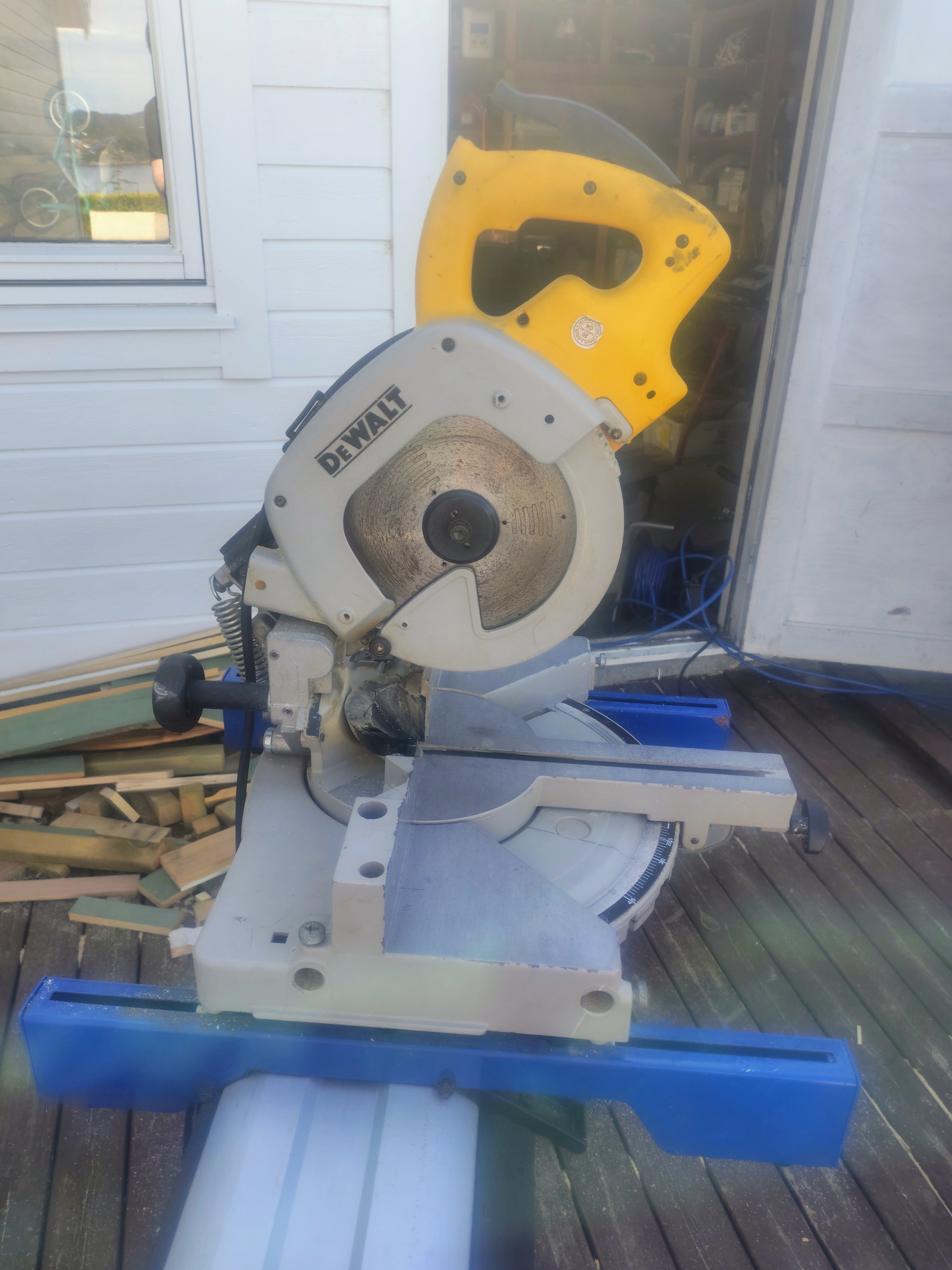 Dewalt kapp og gjærsag med dovre sagbord