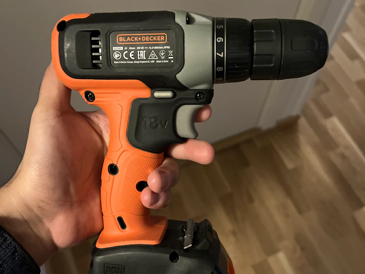 Screwdriver and bits