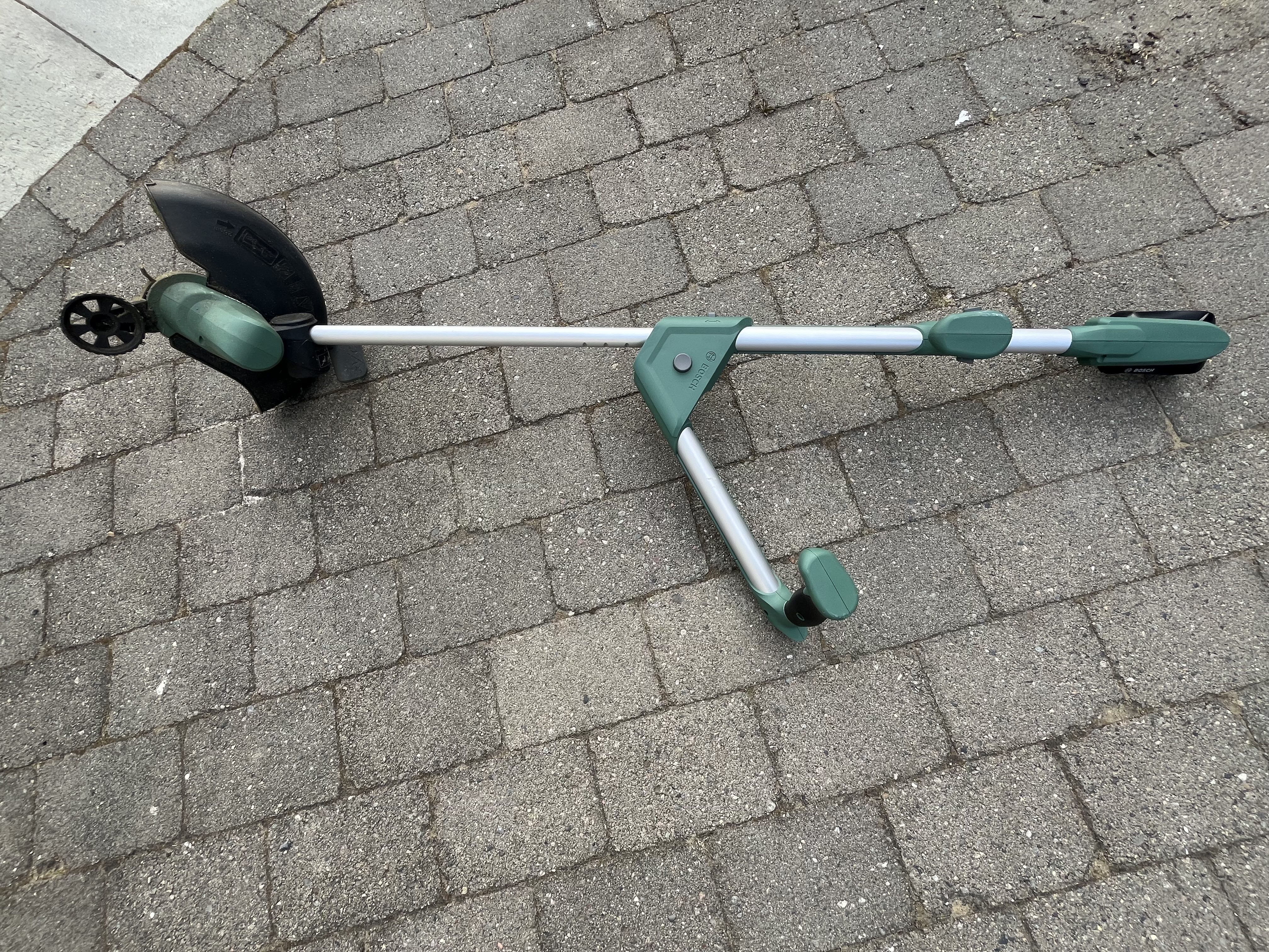 Bosch universal grasscut 