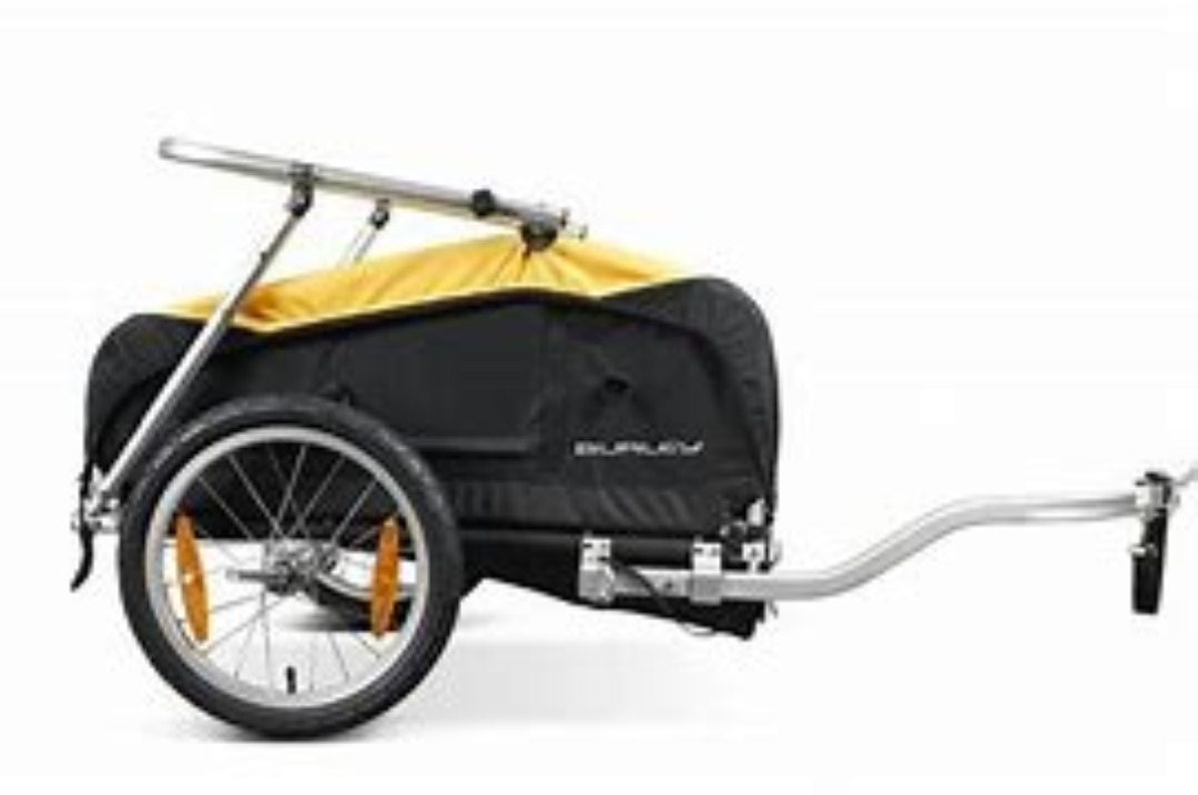Burley nomad sykkeltilhenger med lastestativ.