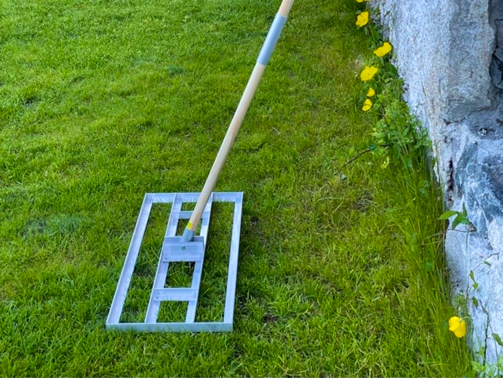 Dressrive / lawn leveller