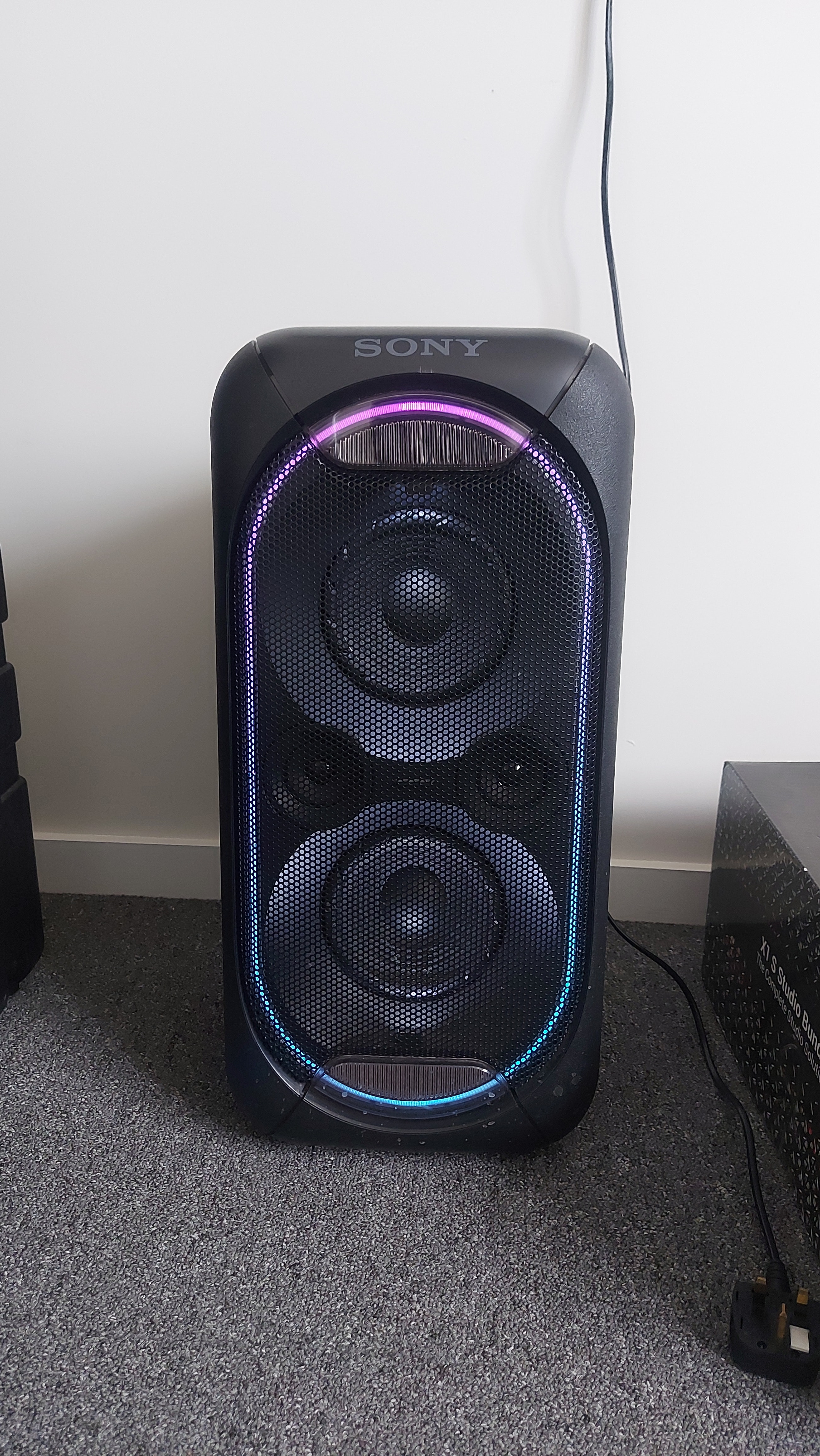Picnic party bundle includes: sony party speaker + 1 x sm58 like shure dynamic microphones