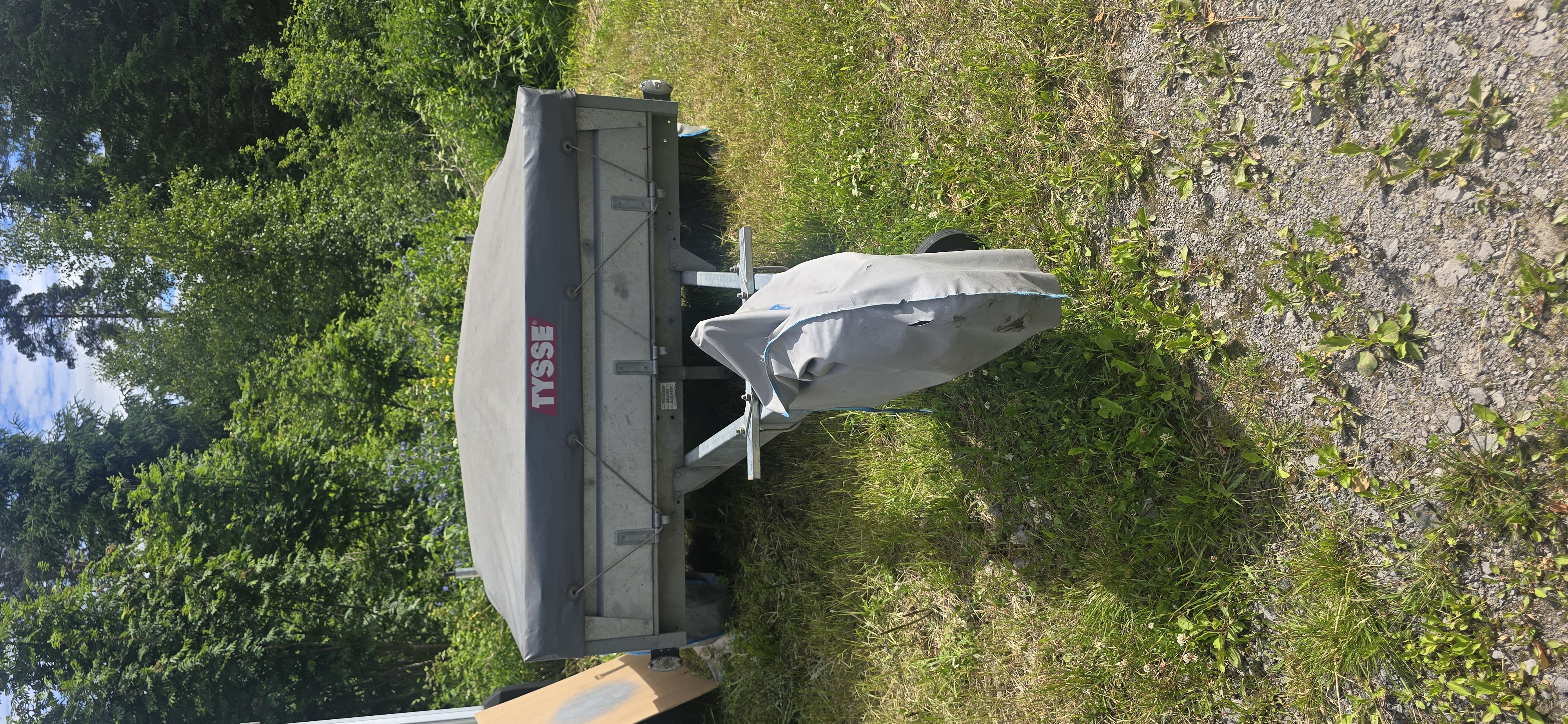 Tysse 1300 kg totalvekt med presenning 