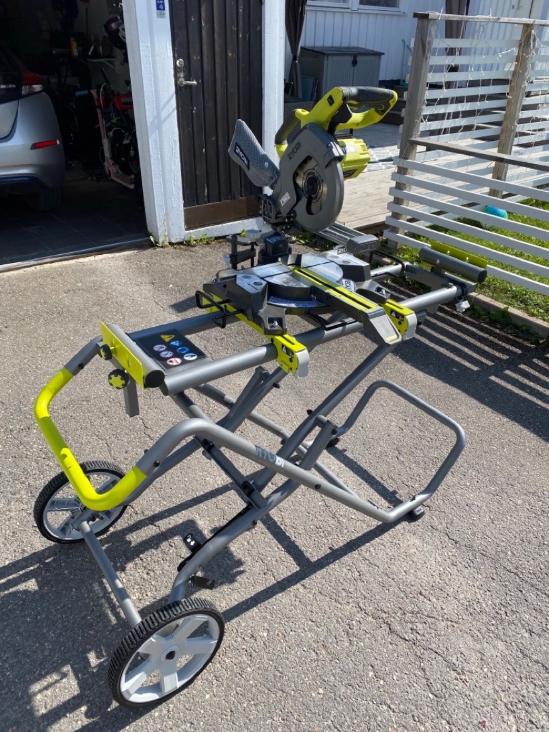 Batteridriven kap-&gersåg ryobi med stativ