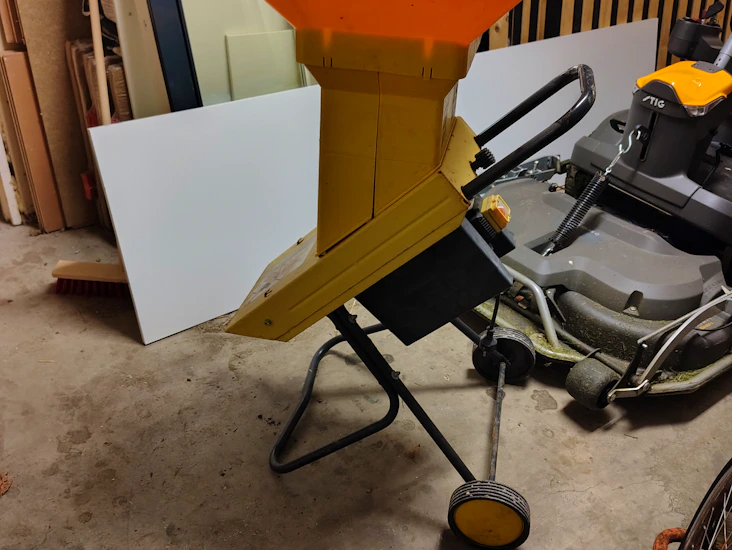 Flistugg smågrenar/kompostkvarn